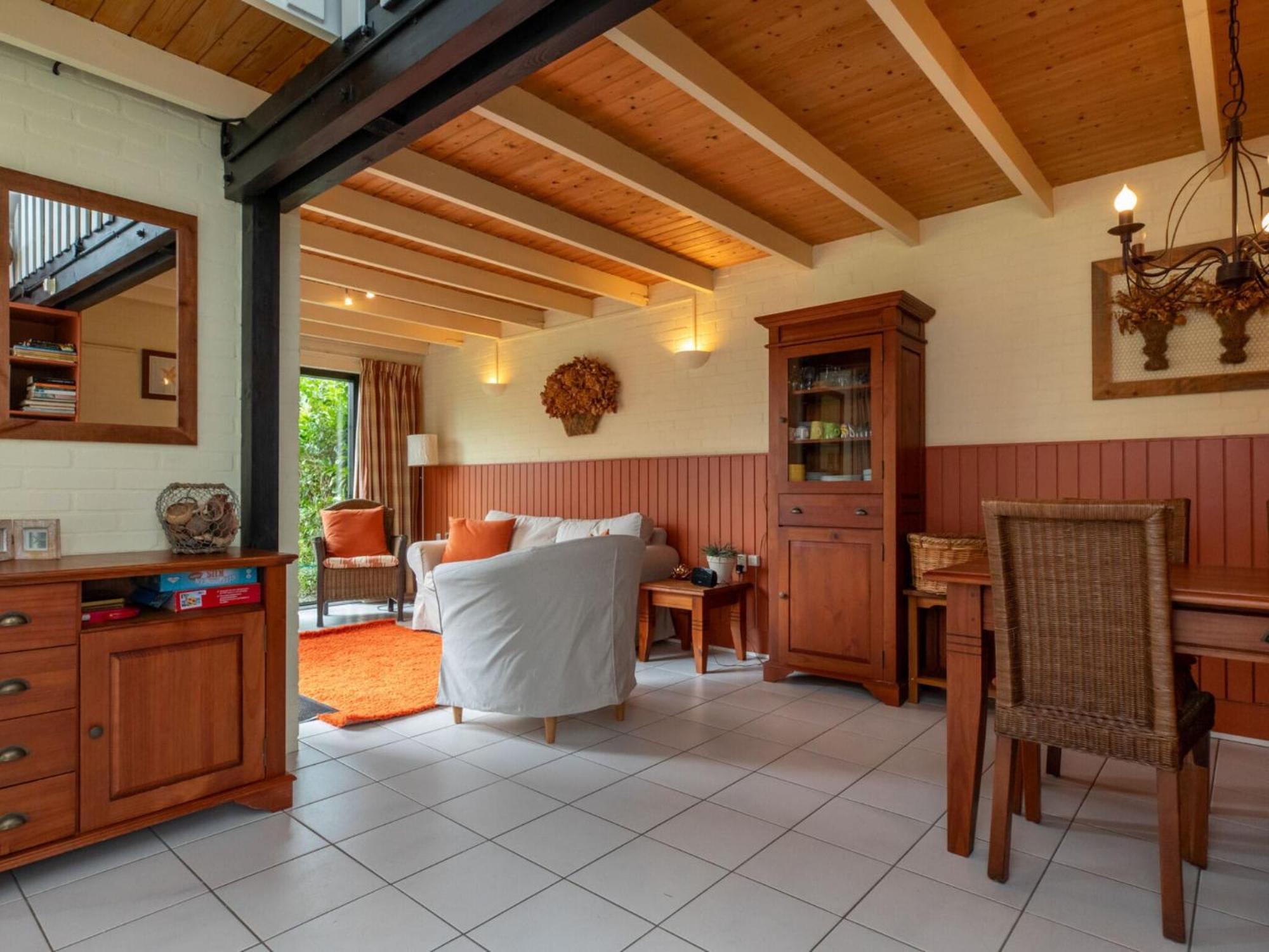 Attractive With Shared Pool Ferienhaus