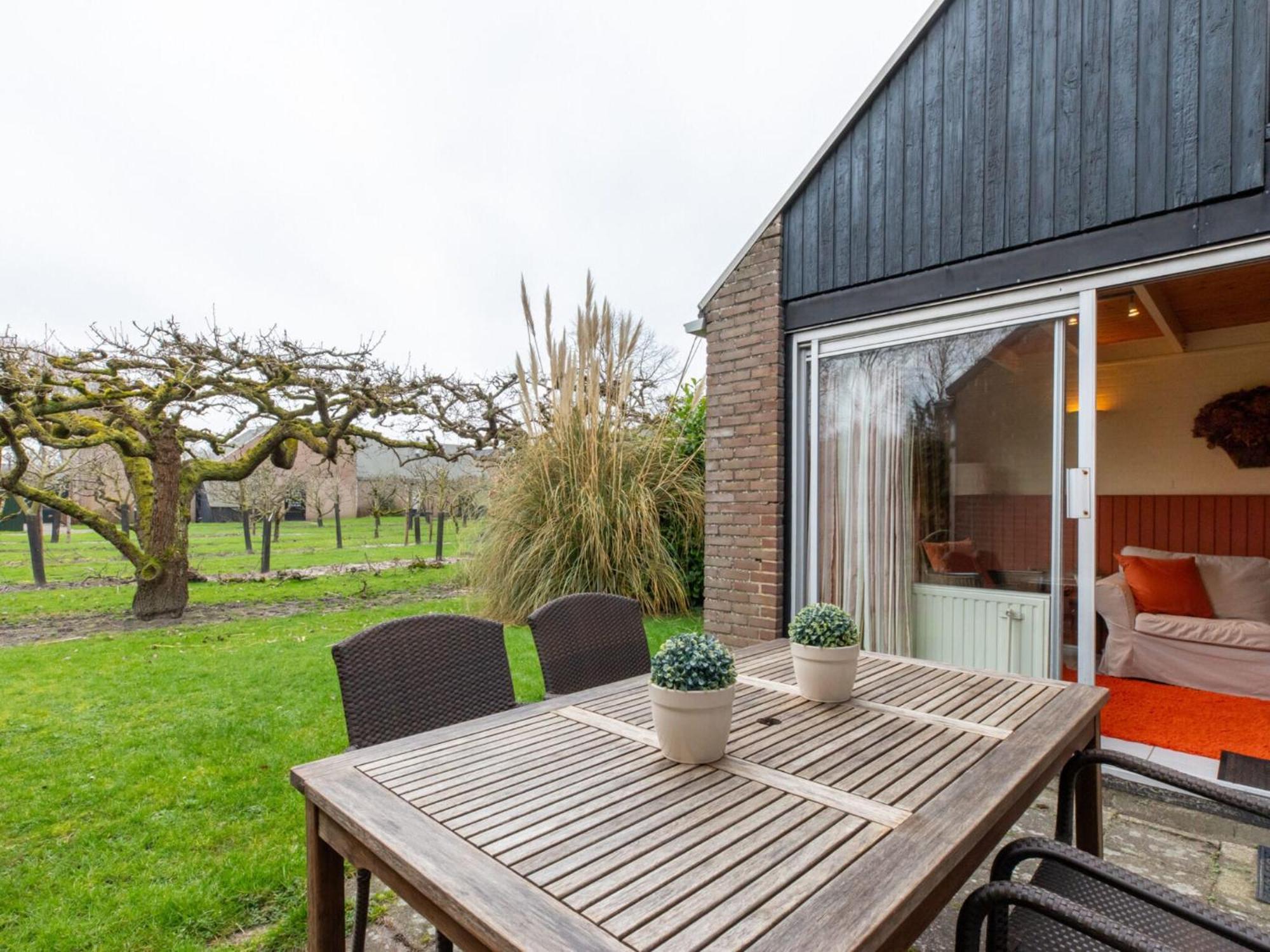 Ferienhaus Attractive With Shared Pool Burgh-Haamstede