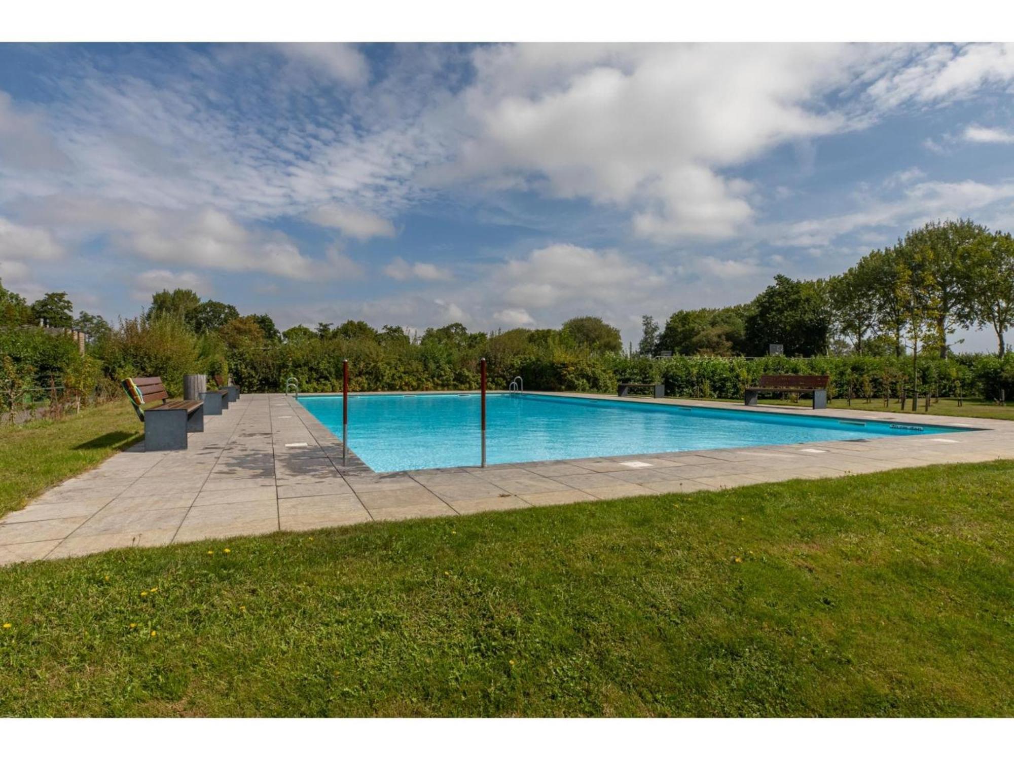 Attractive With Shared Pool * Burgh-Haamstede