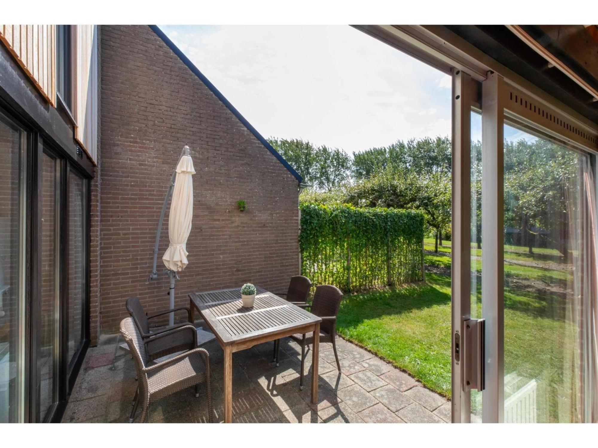Vakantiehuis Attractive With Shared Pool Burgh-Haamstede